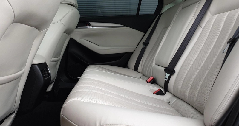 Mazda 6 cena 109900 przebieg: 92760, rok produkcji 2018 z Jeziorany małe 379